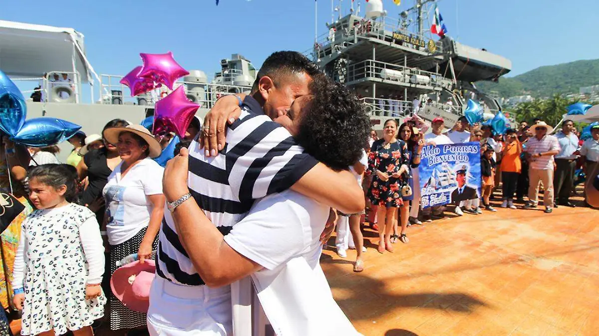 reciben familiares a cadetes